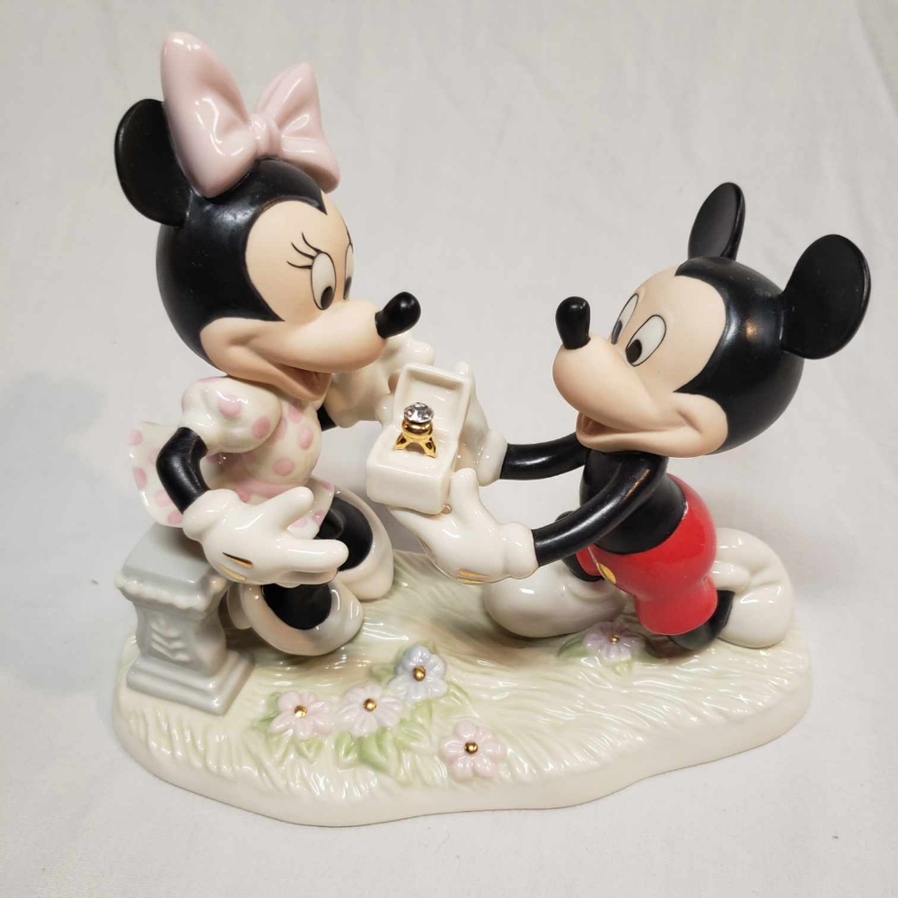 Lenox Disney Showcase Minnie’s Dream Proposal Figurine Mickey Mouse